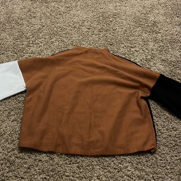 eight women’s shirts - Picture 8 of 9